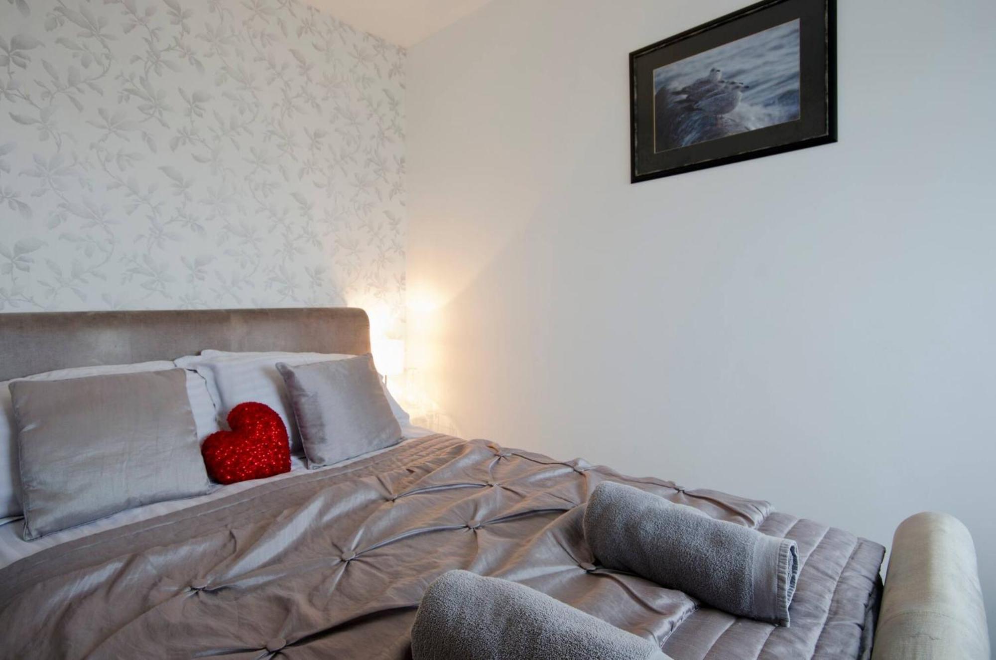Seaview Regency Apartment With Private Parking Brighton Екстериор снимка