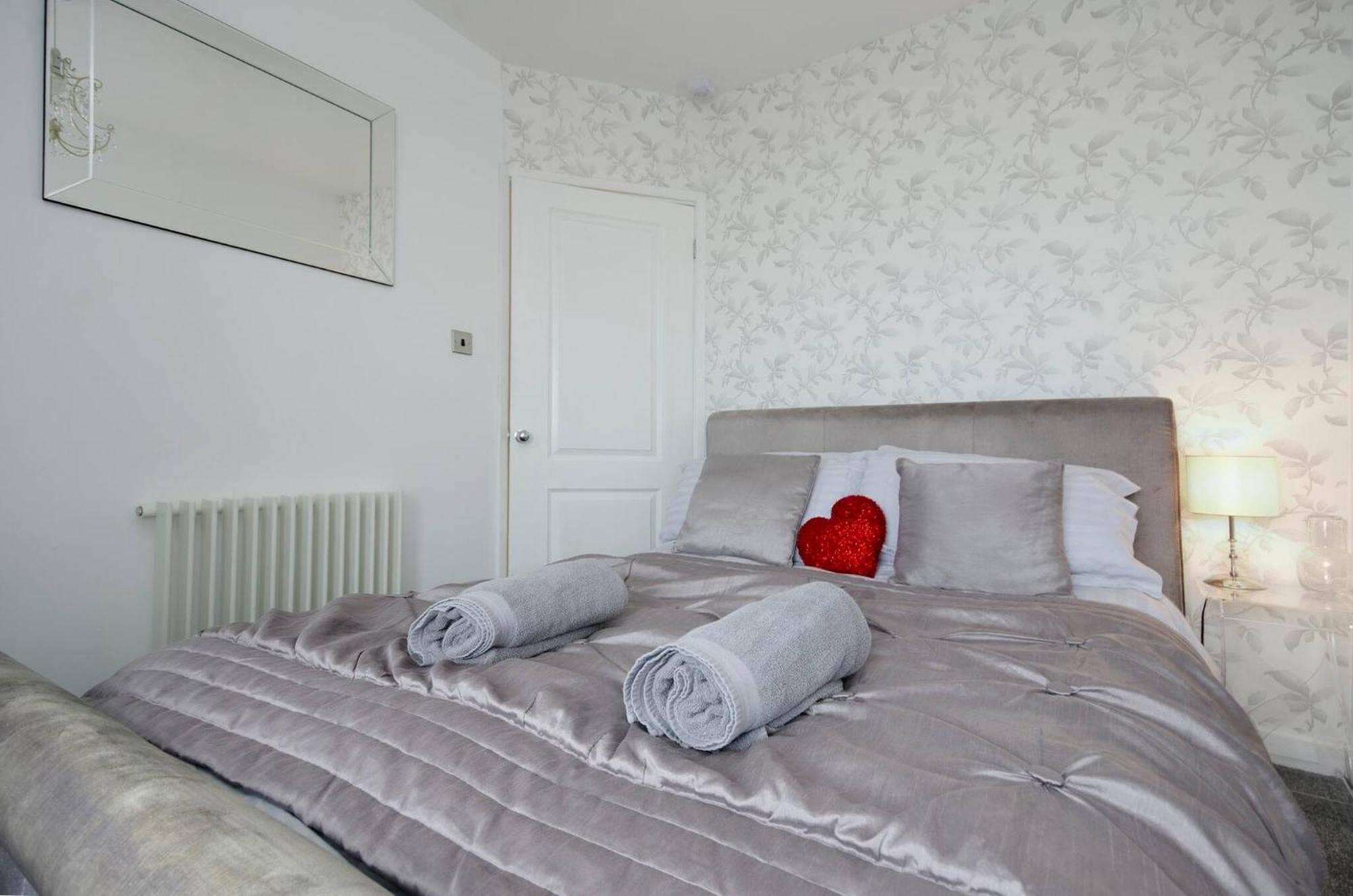 Seaview Regency Apartment With Private Parking Brighton Екстериор снимка
