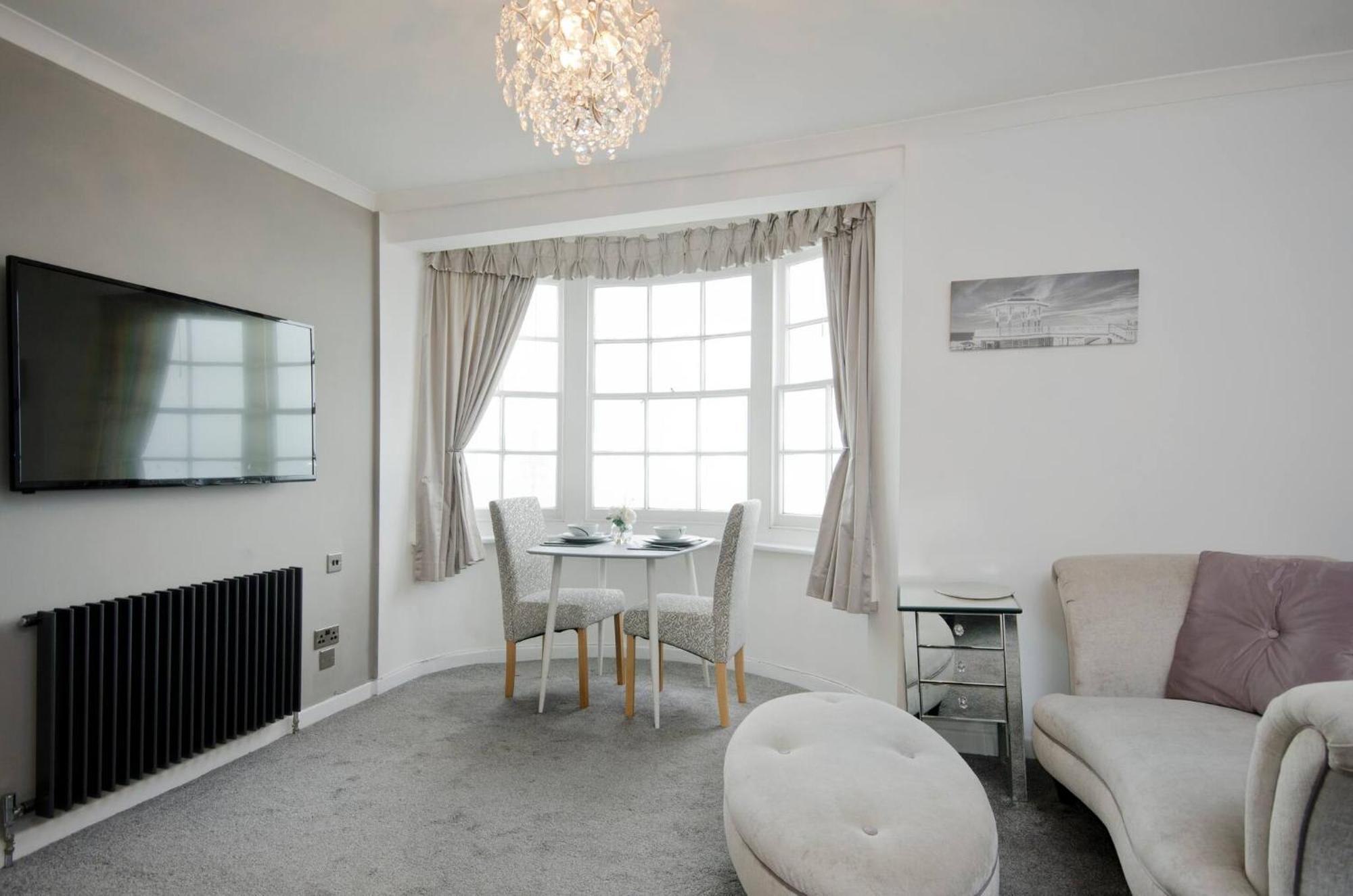 Seaview Regency Apartment With Private Parking Brighton Екстериор снимка