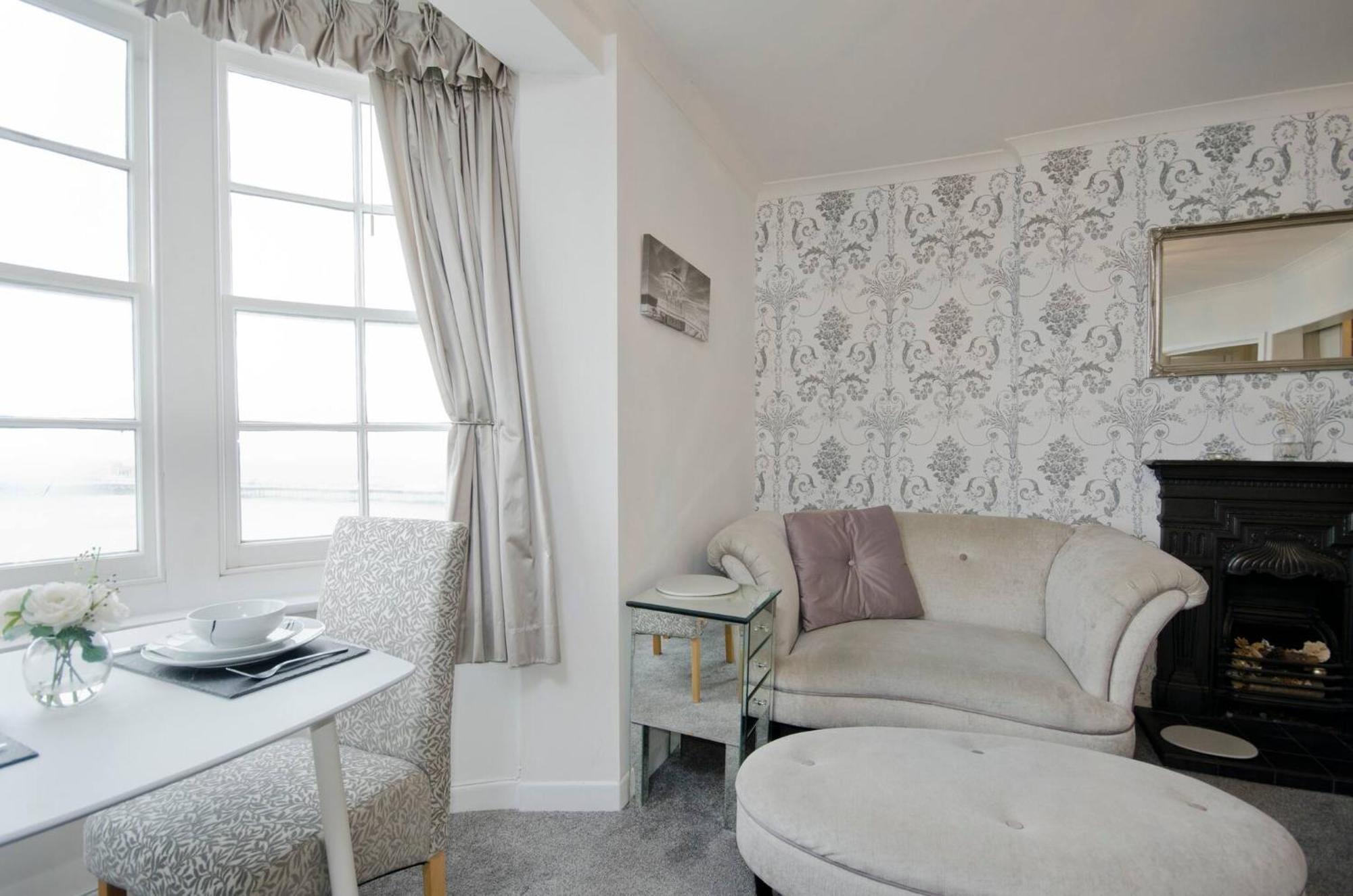 Seaview Regency Apartment With Private Parking Brighton Екстериор снимка